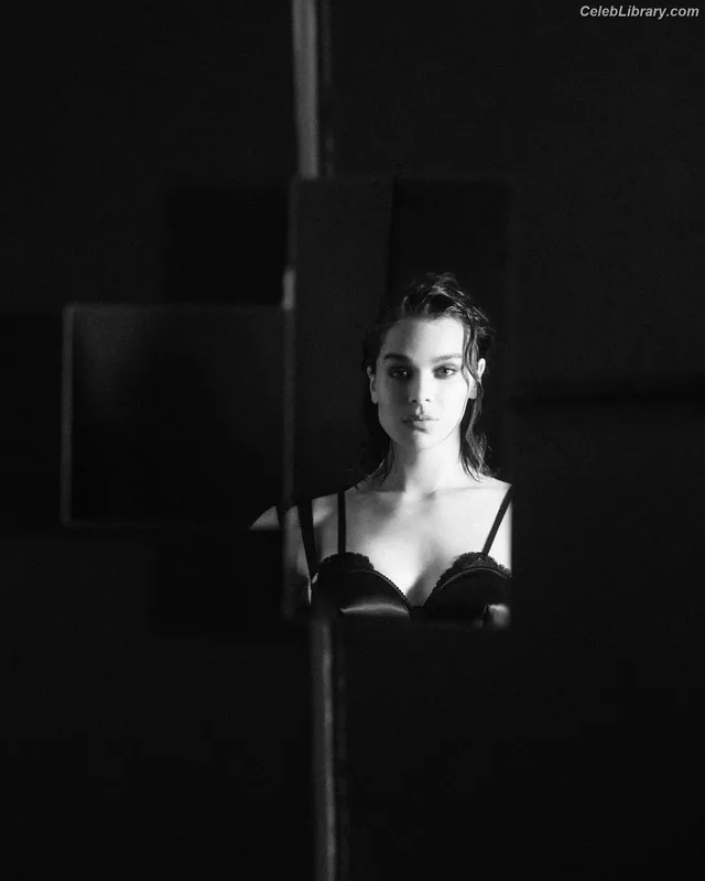 Hailee Steinfeld photo 4 of 1042