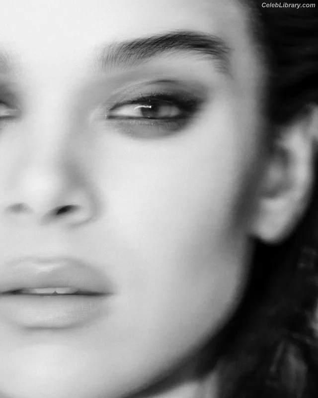 Hailee Steinfeld photo 5 of 1042