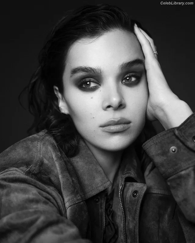 Hailee Steinfeld photo 7 of 1042