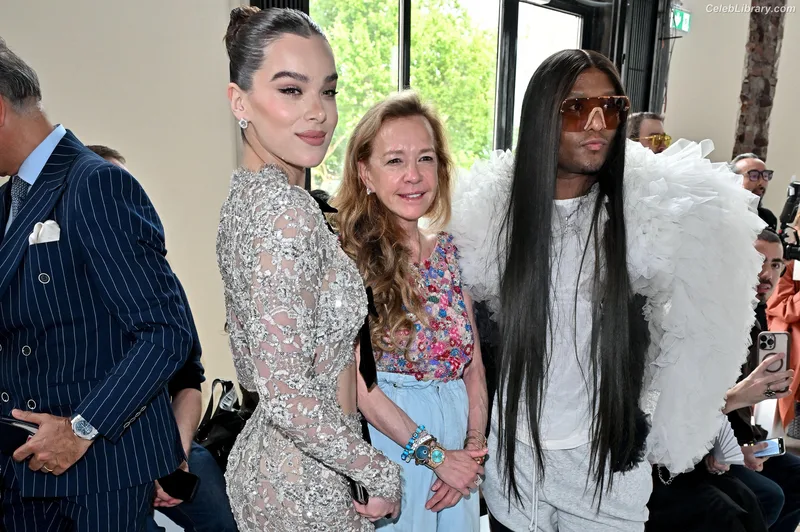 Hailee Steinfeld photo 15 of 1042