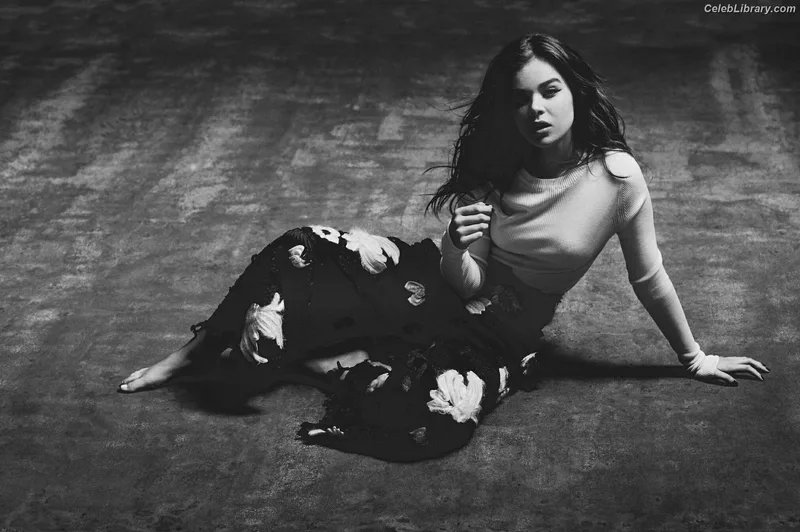 Hailee Steinfeld photo 21 of 1042