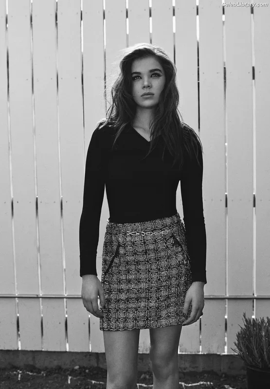 Hailee Steinfeld photo 23 of 1042