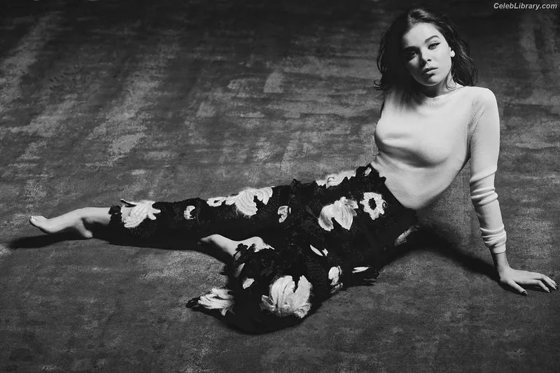 Hailee Steinfeld photo 3 of 1042