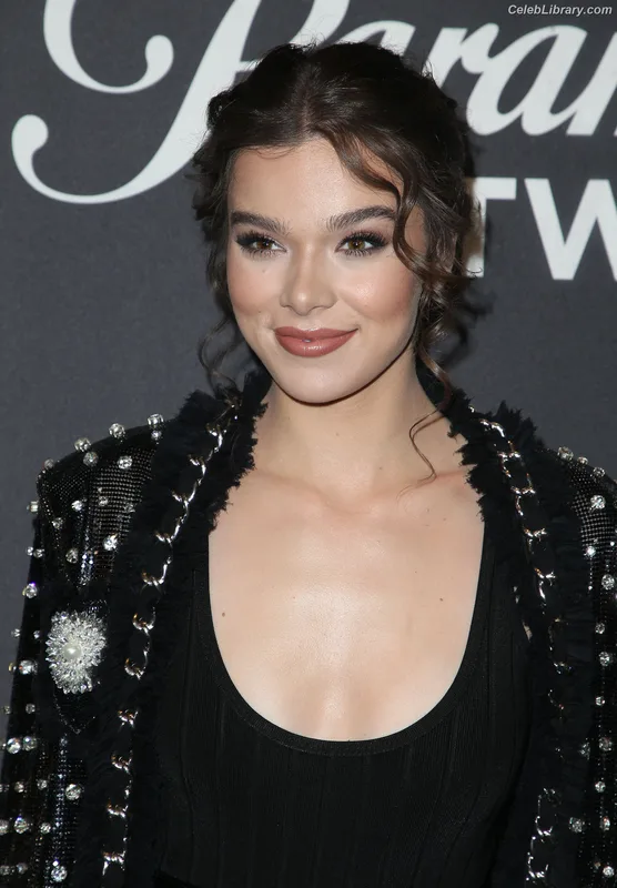 Hailee Steinfeld photo 5 of 1042