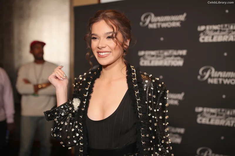 Hailee Steinfeld photo 6 of 1042