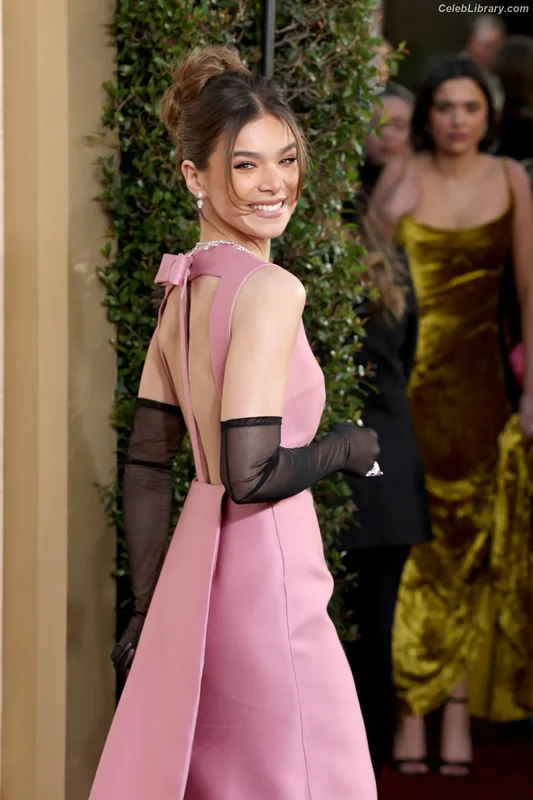 Hailee Steinfeld photo 19 of 1042
