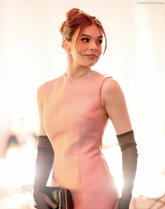 Hailee Steinfeld photo 4 of 1042