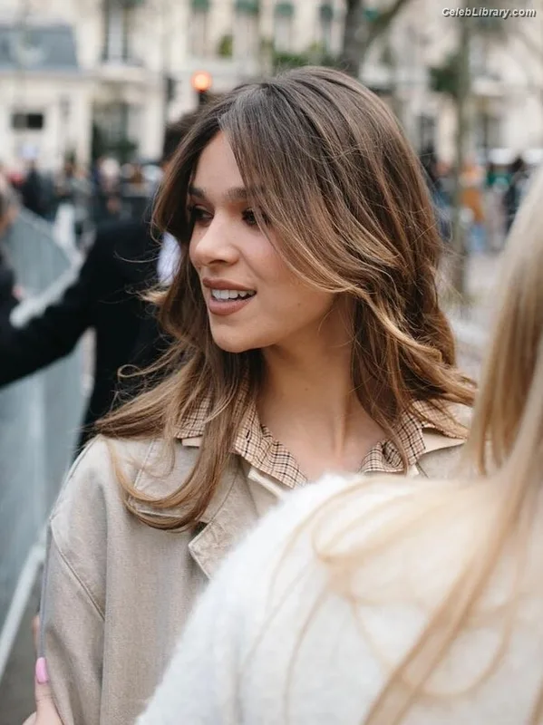 Hailee Steinfeld photo 6 of 1042