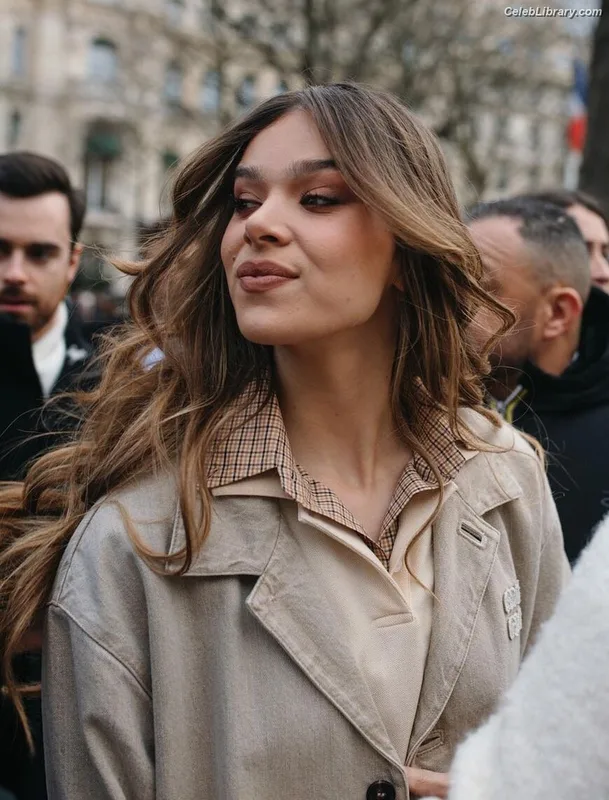 Hailee Steinfeld photo 7 of 1042