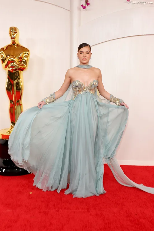 Hailee Steinfeld photo 12 of 1042