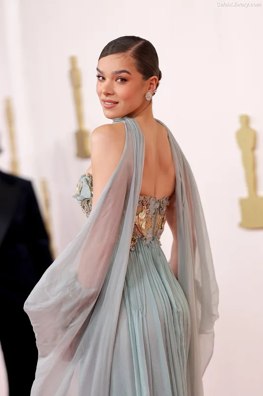 Hailee Steinfeld photo 13 of 1042