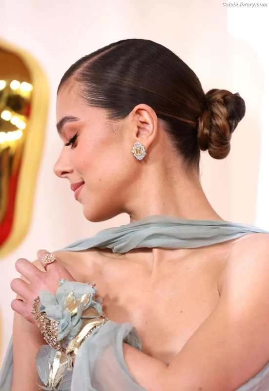 Hailee Steinfeld photo 14 of 1042