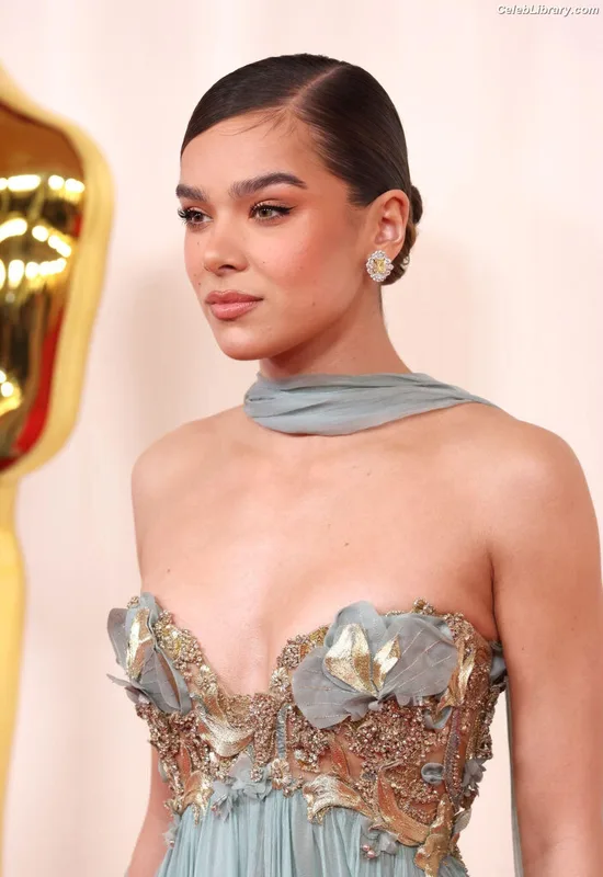 Hailee Steinfeld photo 18 of 1042