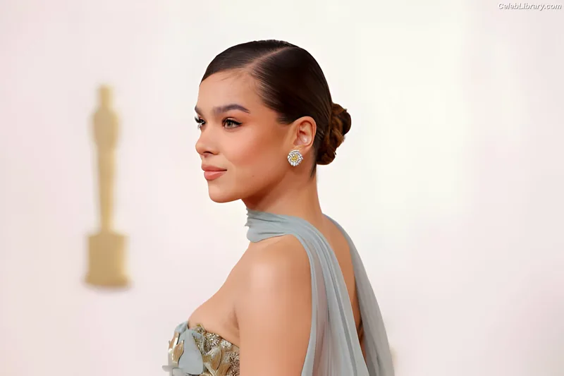 Hailee Steinfeld photo 19 of 1042