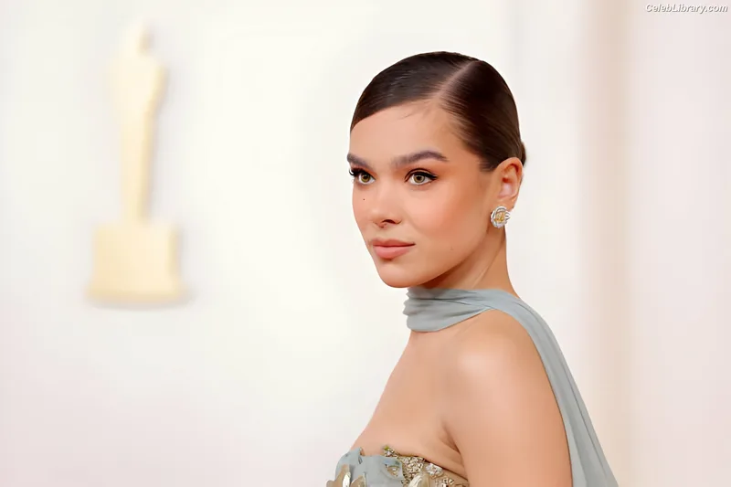 Hailee Steinfeld photo 20 of 1042