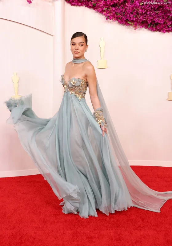 Hailee Steinfeld photo 21 of 1042