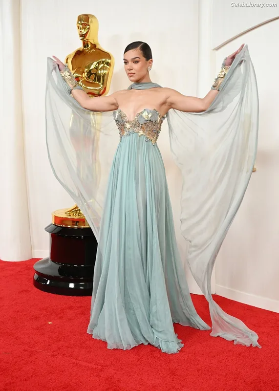 Hailee Steinfeld photo 3 of 1042