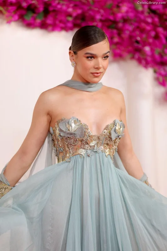 Hailee Steinfeld photo 4 of 1042