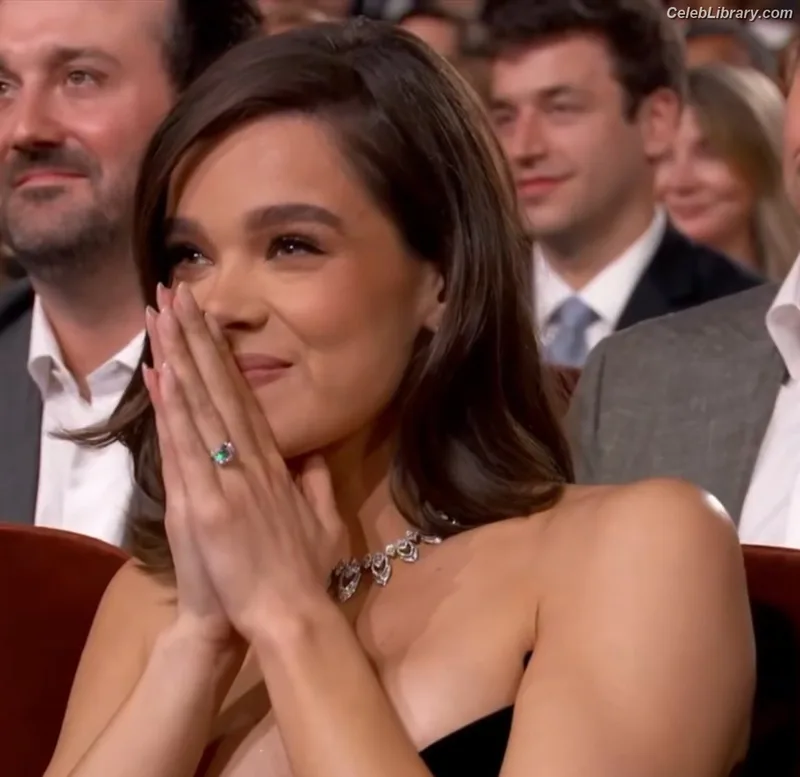 Hailee Steinfeld photo 7 of 1042
