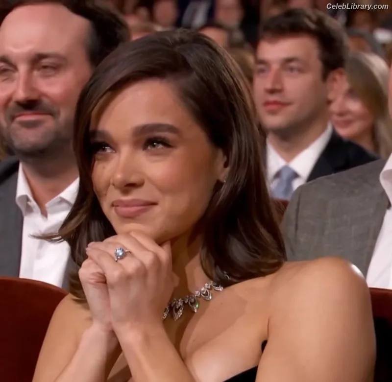 Hailee Steinfeld photo 8 of 1042