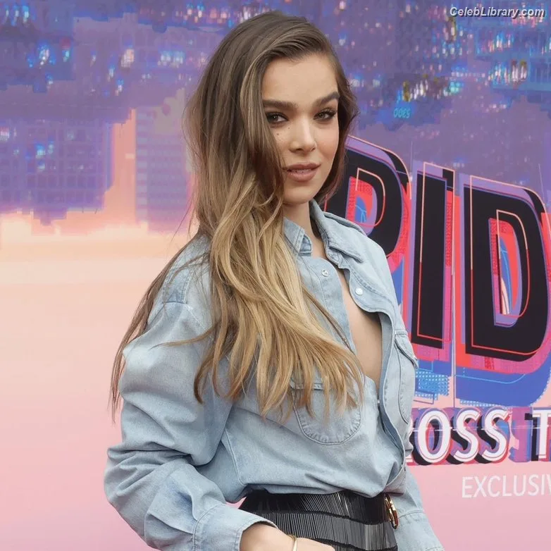 Hailee Steinfeld photo 20 of 1042
