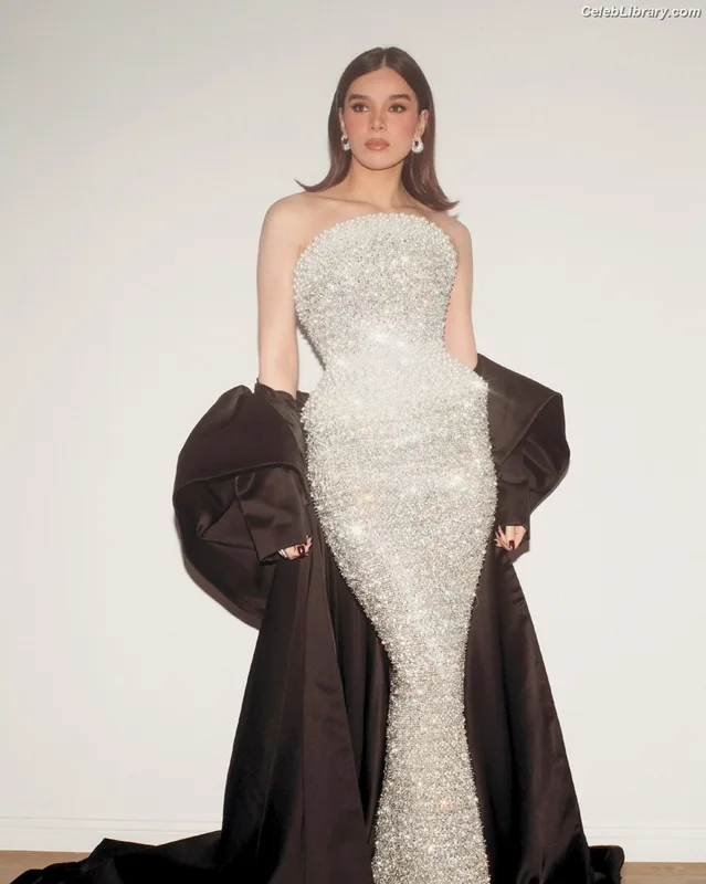 Hailee Steinfeld photo 17 of 1042