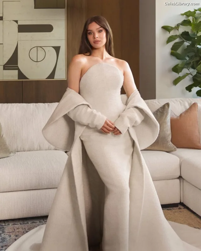 Hailee Steinfeld photo 18 of 1042