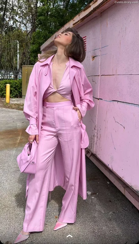 Hailee Steinfeld photo 21 of 1042