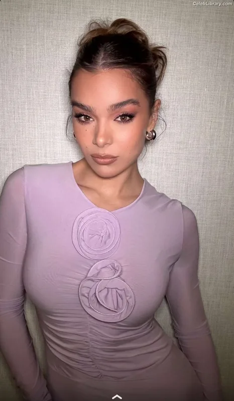 Hailee Steinfeld photo 23 of 1042