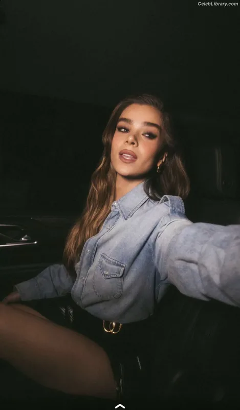 Hailee Steinfeld photo 2 of 1042