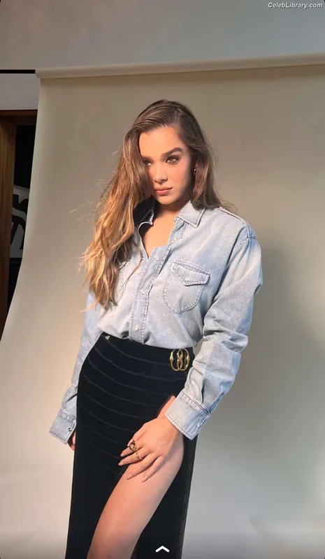 Hailee Steinfeld photo 4 of 1042