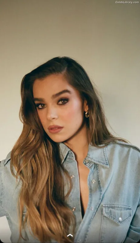 Hailee Steinfeld photo 5 of 1042