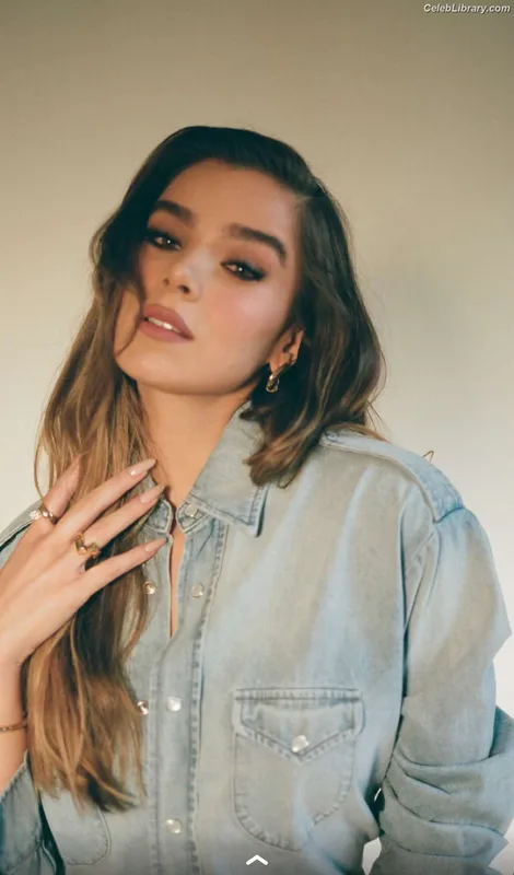 Hailee Steinfeld photo 6 of 1042