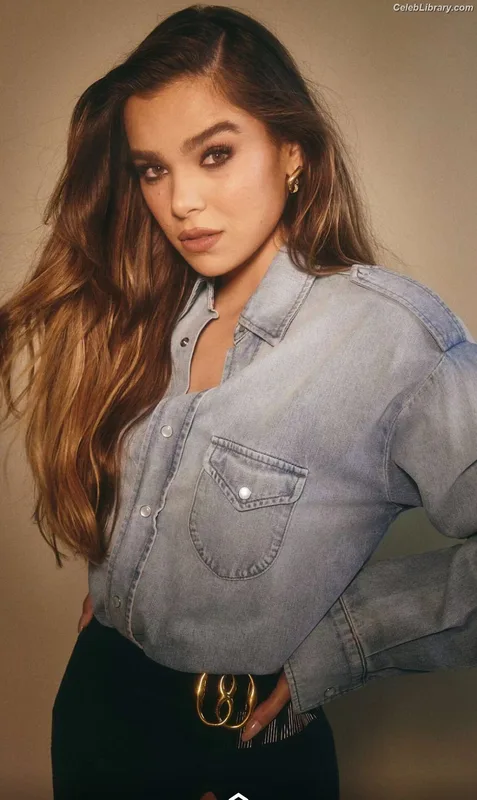 Hailee Steinfeld photo 10 of 1042