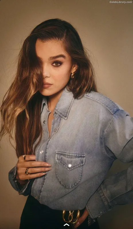 Hailee Steinfeld photo 11 of 1042