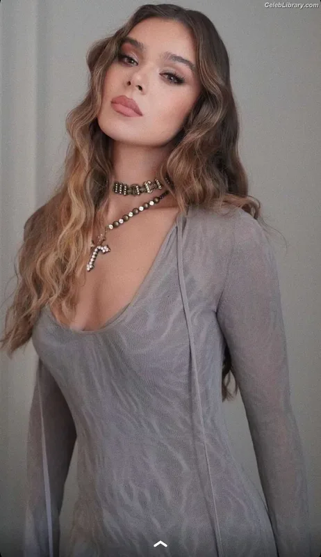 Hailee Steinfeld photo 14 of 1042
