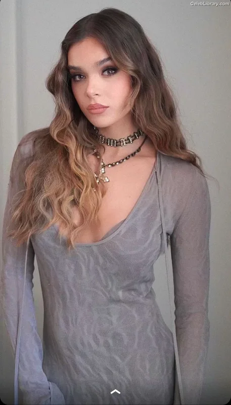Hailee Steinfeld photo 16 of 1042
