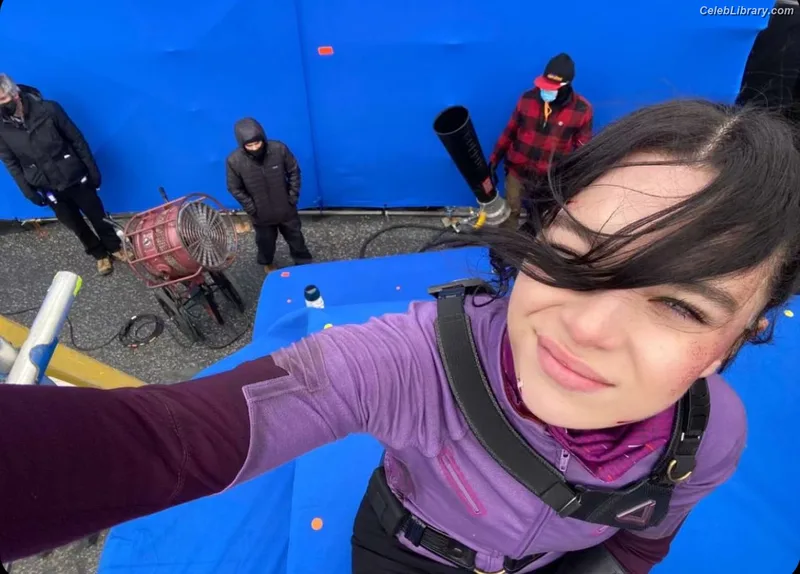 Hailee Steinfeld photo 14 of 1042