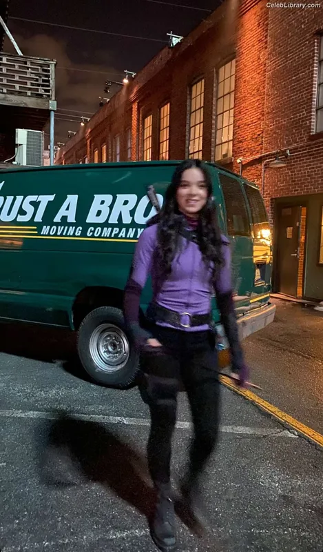 Hailee Steinfeld photo 16 of 1042