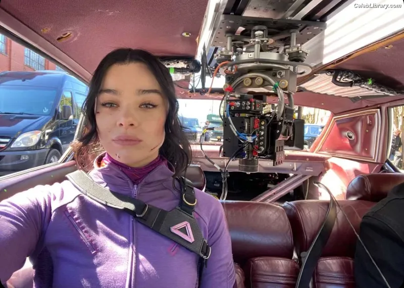 Hailee Steinfeld photo 17 of 1042