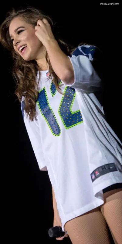 Hailee Steinfeld photo 22 of 1042