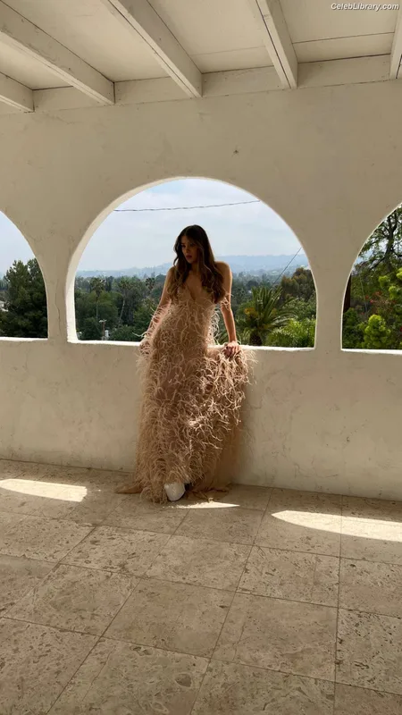 Hailee Steinfeld photo 3 of 1042