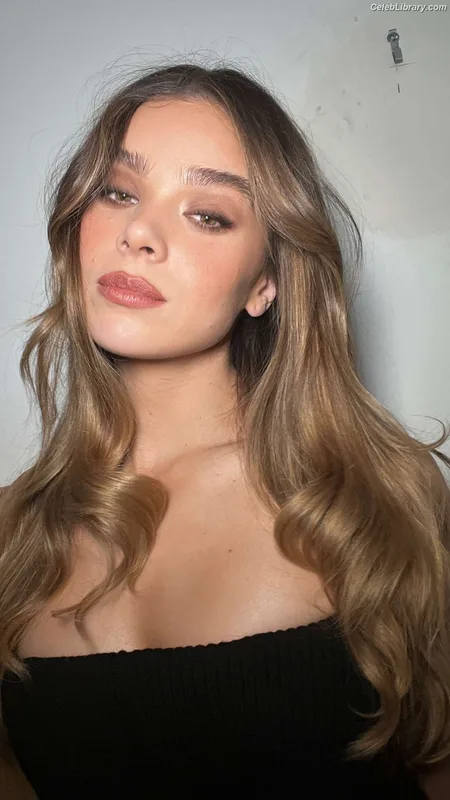 Hailee Steinfeld photo 8 of 1042