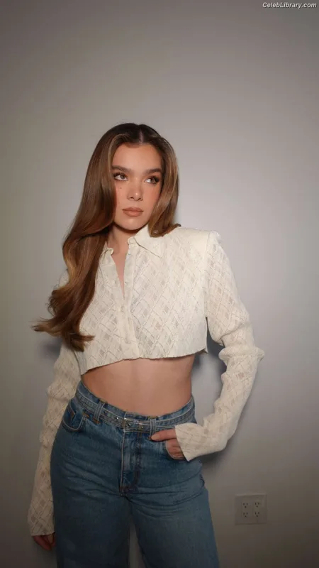 Hailee Steinfeld photo 11 of 1042