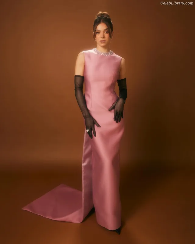 Hailee Steinfeld photo 3 of 1042
