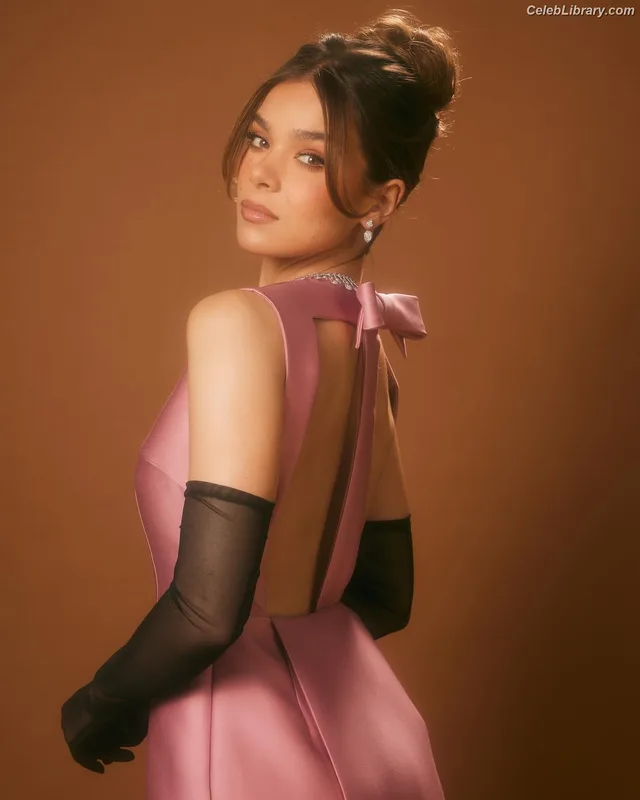 Hailee Steinfeld photo 5 of 1042