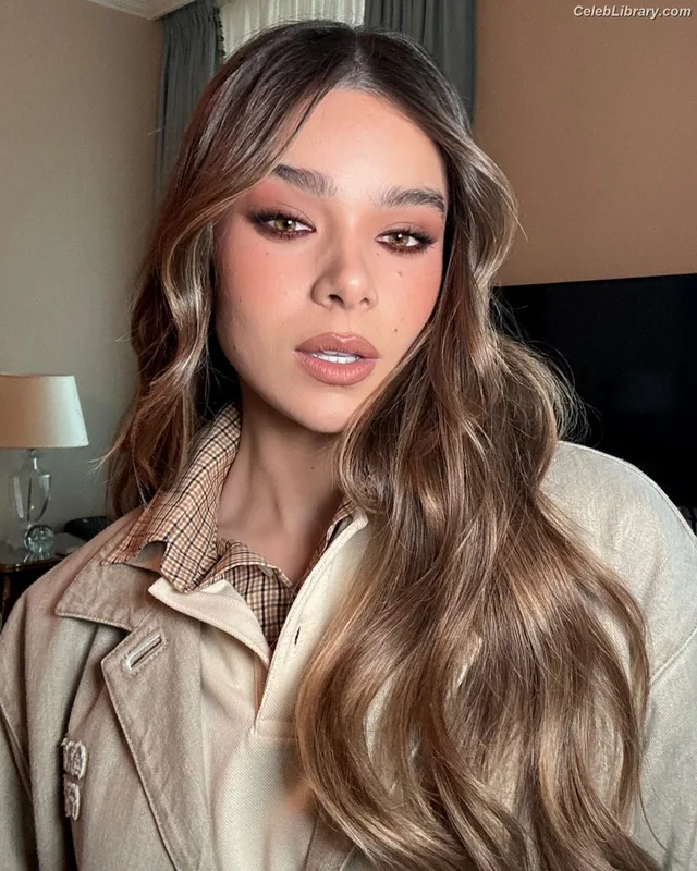 Hailee Steinfeld photo 8 of 1042