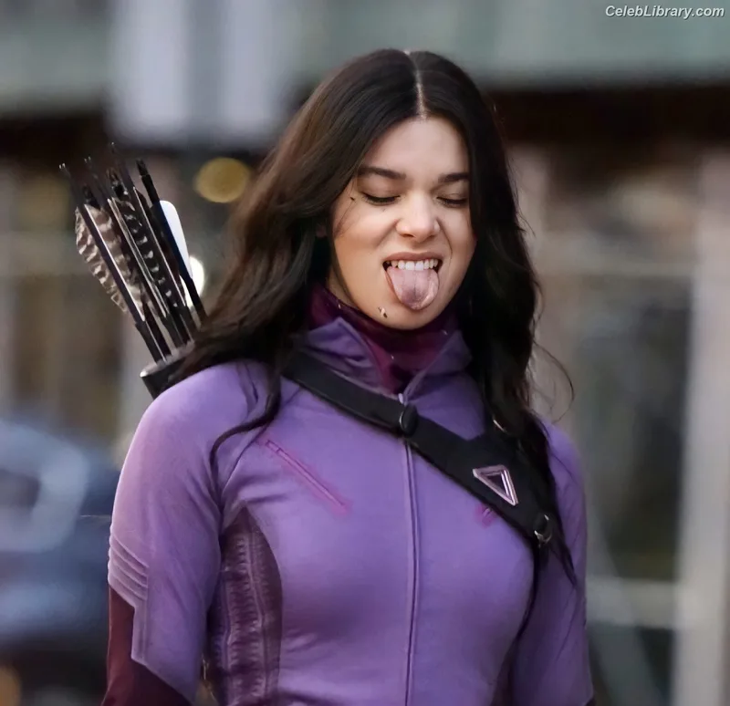 Hailee Steinfeld photo 5 of 1042