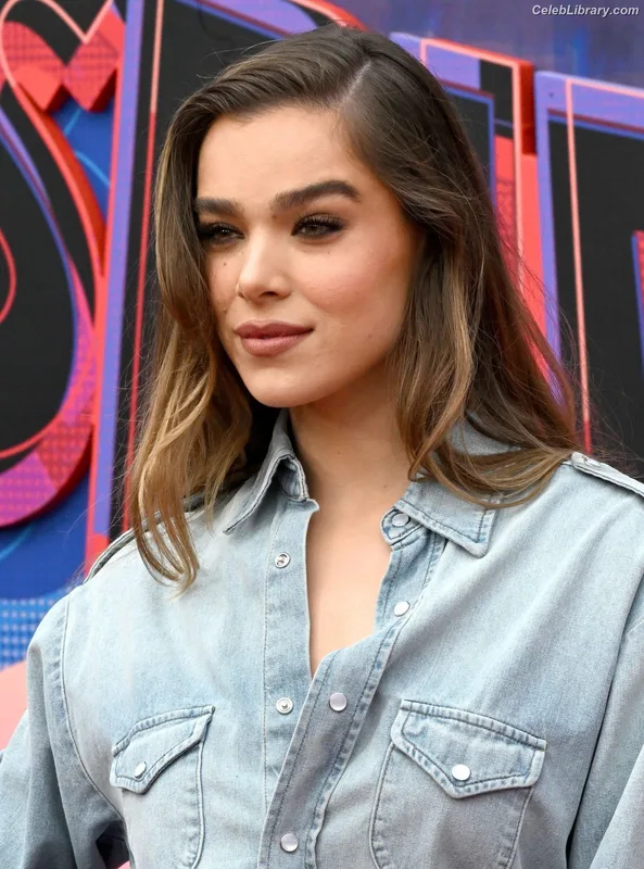 Hailee Steinfeld photo 9 of 1042