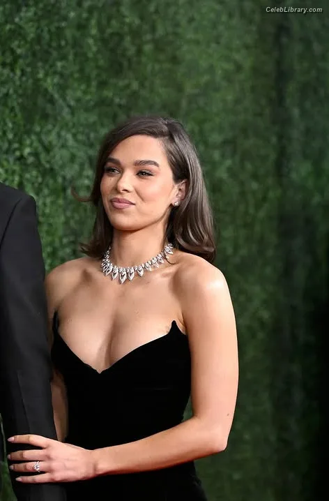 Hailee Steinfeld photo 14 of 1042
